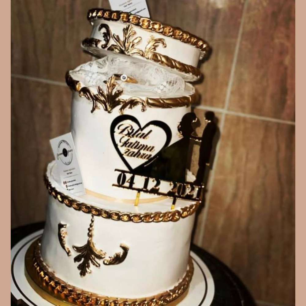 Gâteau de mariage à deux étages